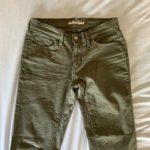 Levi’s 710 Super Skinny Mid-Rise